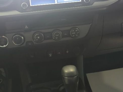 Used 2020 Toyota Tacoma TRD Off-Road AWD/4WD image 14