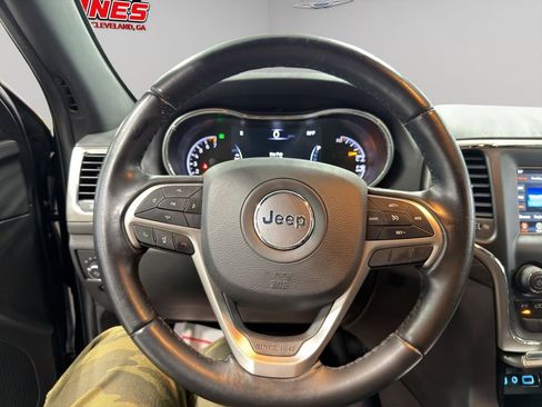 Used 2021 Jeep Grand Cherokee Laredo image 25