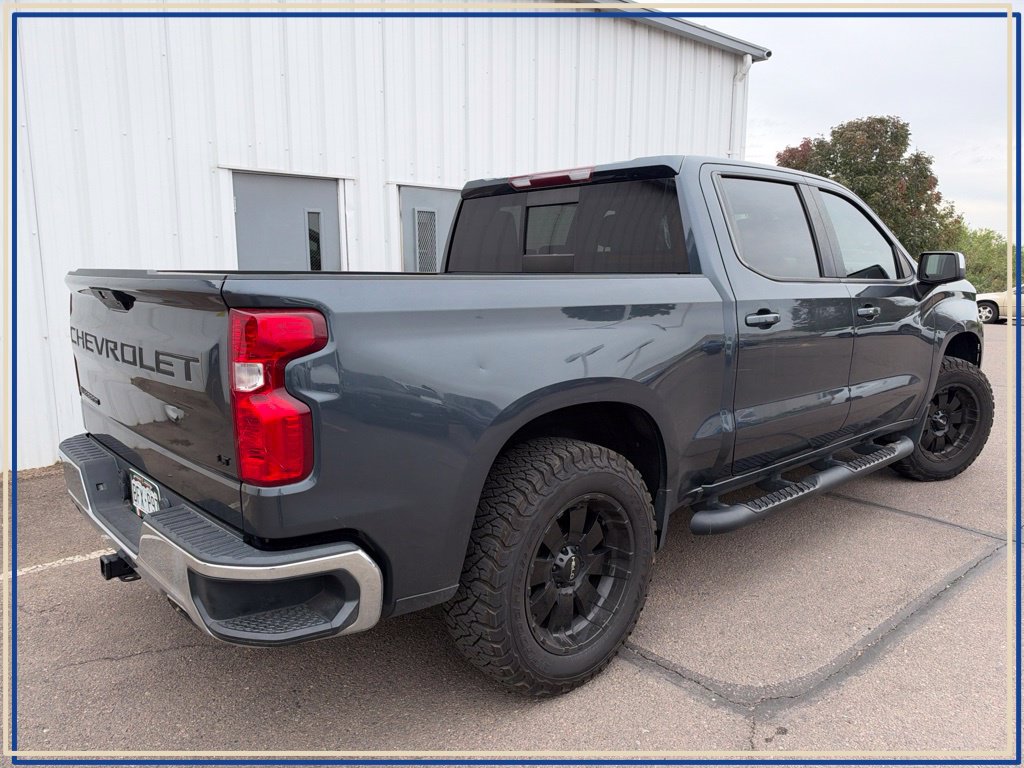 Used 2020 Chevrolet Silverado 1500 LT AWD/4WD image 3