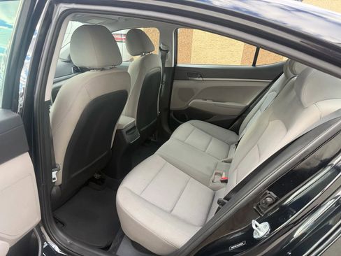 Used 2017 Hyundai Elantra SE image 27