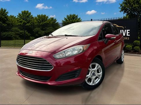 Used 2015 Ford Fiesta SE FWD image 1