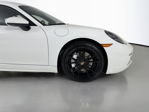 Certified 2022 Porsche 718 Cayman RWD image 24