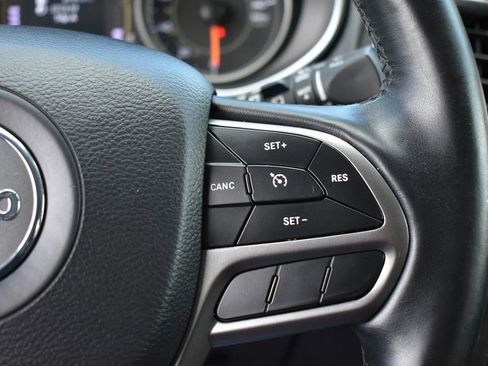 Used 2019 Jeep Cherokee Latitude Plus w/ Comfort/Convenience Group AWD/4WD image 15