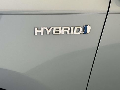 Used 2016 Toyota Prius V Four FWD image 9