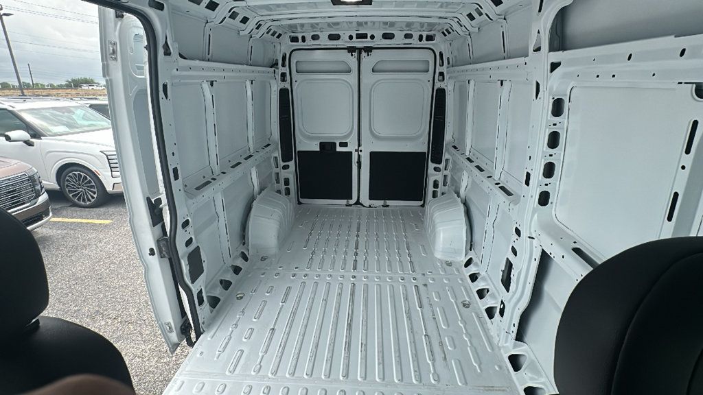 Used 2026 RAM ProMaster 2500 w/ Convenience Group FWD image 37