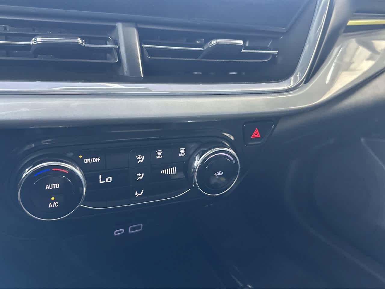 Used 2024 Chevrolet Trax LT FWD image 20