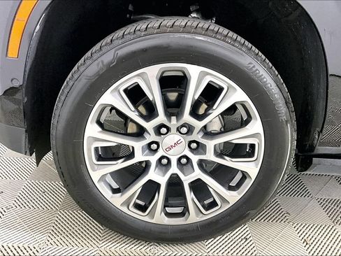 Used 2025 GMC Yukon Denali w/ Denali Reserve Package RWD image 7