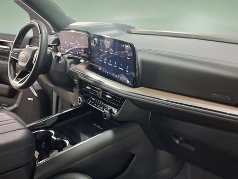 Used 2025 Chevrolet Tahoe High Country AWD/4WD image 19