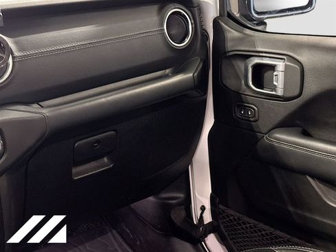 Used 2020 Jeep Gladiator Overland image 24