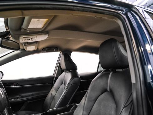 Used 2019 Toyota Camry XSE FWD image 31