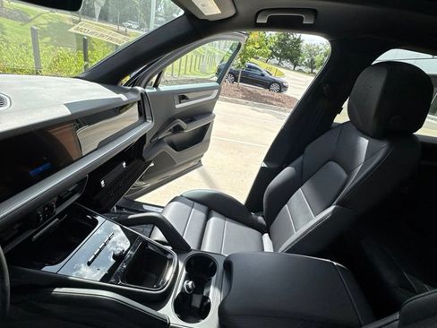 Used 2025 Porsche Cayenne S AWD/4WD image 11