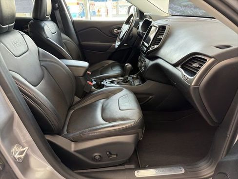 Used 2020 Jeep Cherokee Limited image 12