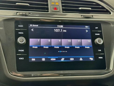 Used 2023 Volkswagen Tiguan SE AWD/4WD image 15