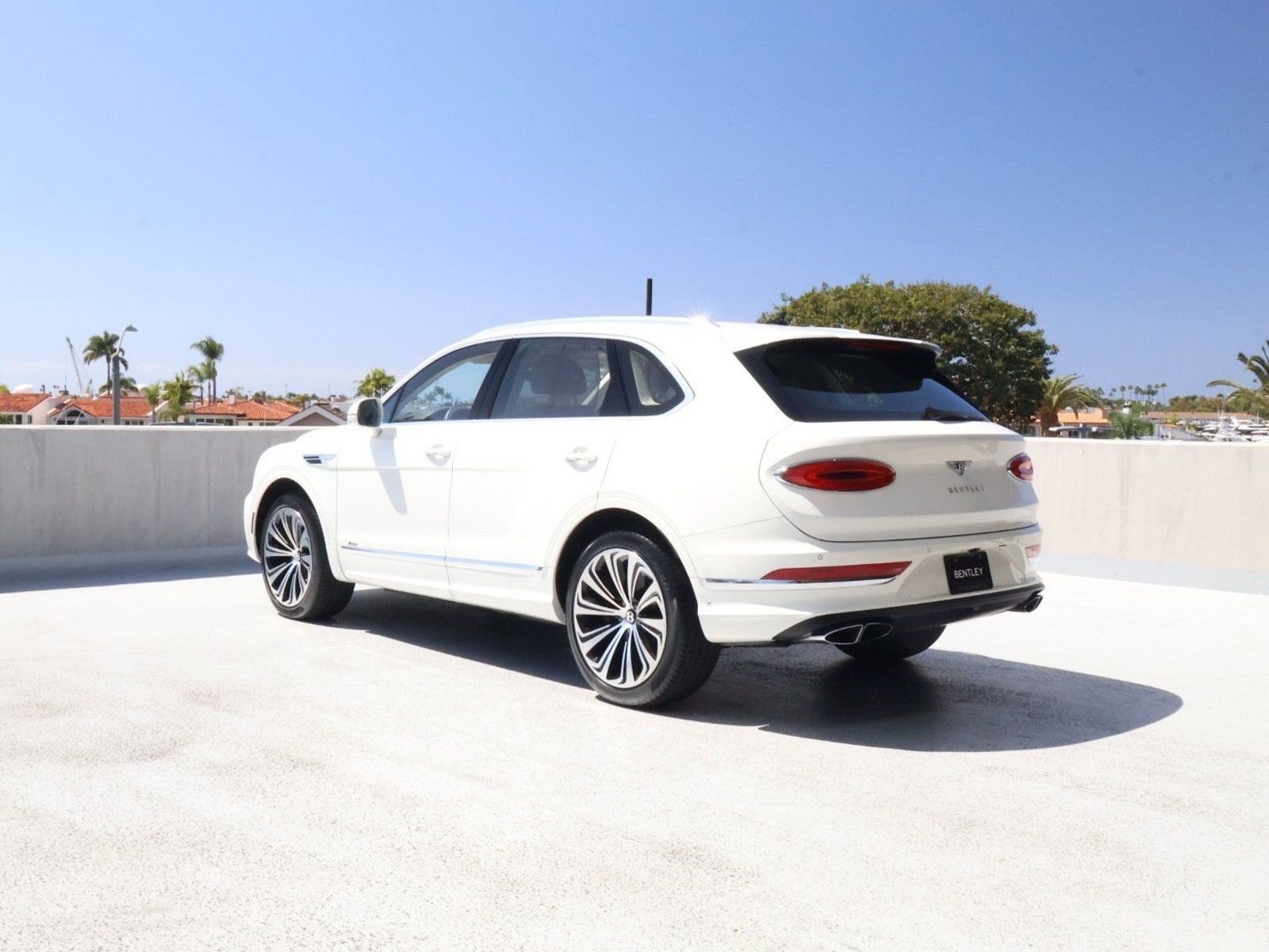 Certified 2023 Bentley Bentayga AWD/4WD image 3