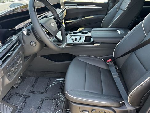 New 2026 Cadillac Escalade ESV Sport AWD/4WD image 4