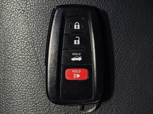 Used 2020 Toyota Camry SE w/ Sunroof Package FWD image 32