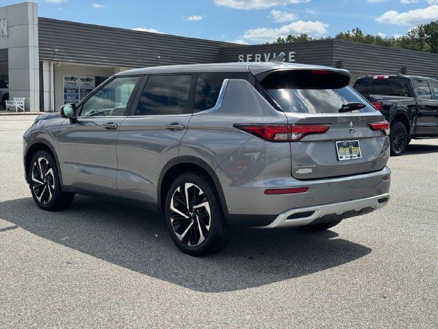 Used 2023 Mitsubishi Outlander SE FWD image 6