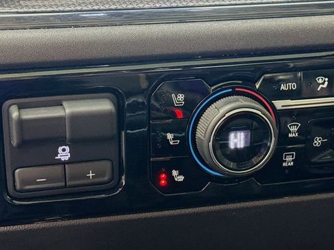 Used 2022 Chevrolet Silverado 1500 ZR2 w/ Technology Package image 21