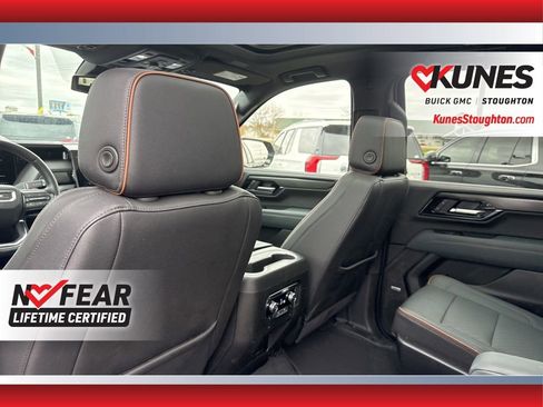 Used 2025 GMC Yukon XL AT4 image 34