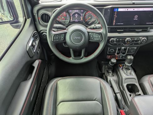Used 2024 Jeep Wrangler Unlimited Rubicon w/ Technology Group AWD/4WD image 4
