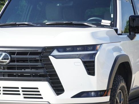 Used 2025 Lexus GX 550 AWD/4WD image 4