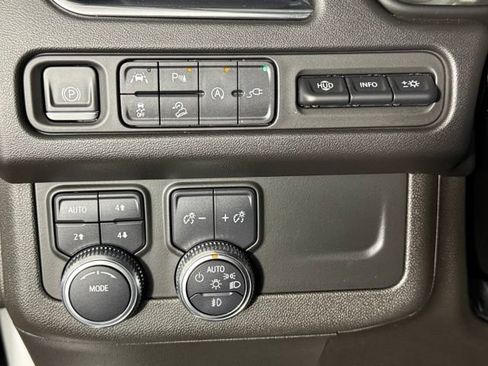 Used 2021 GMC Yukon AT4 w/ AT4 Premium Package AWD/4WD image 31