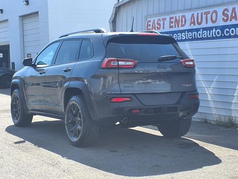 Used 2018 Jeep Cherokee Trailhawk w/ Comfort/Convenience Group image 3