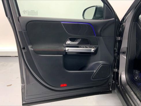 Used 2022 Mercedes-Benz GLB 250 image 19
