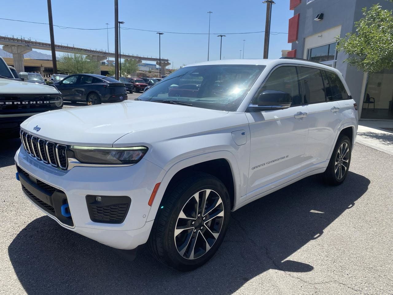 Used 2022 Jeep Grand Cherokee Overland w/ Advanced Protech Group III AWD/4WD image 5