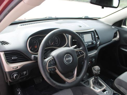 Used 2014 Jeep Cherokee Sport FWD image 11