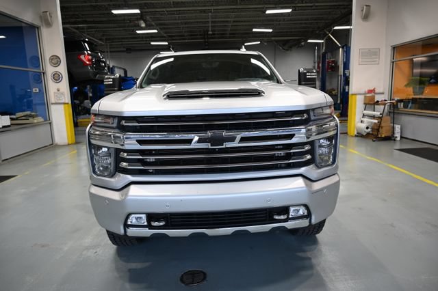 Used 2022 Chevrolet Silverado 2500 High Country w/ Technology Package AWD/4WD image 2