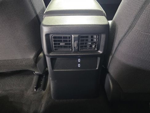 Used 2025 Toyota 4Runner SR5 AWD/4WD image 17