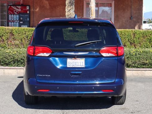 Used 2019 Chrysler Pacifica Touring image 7