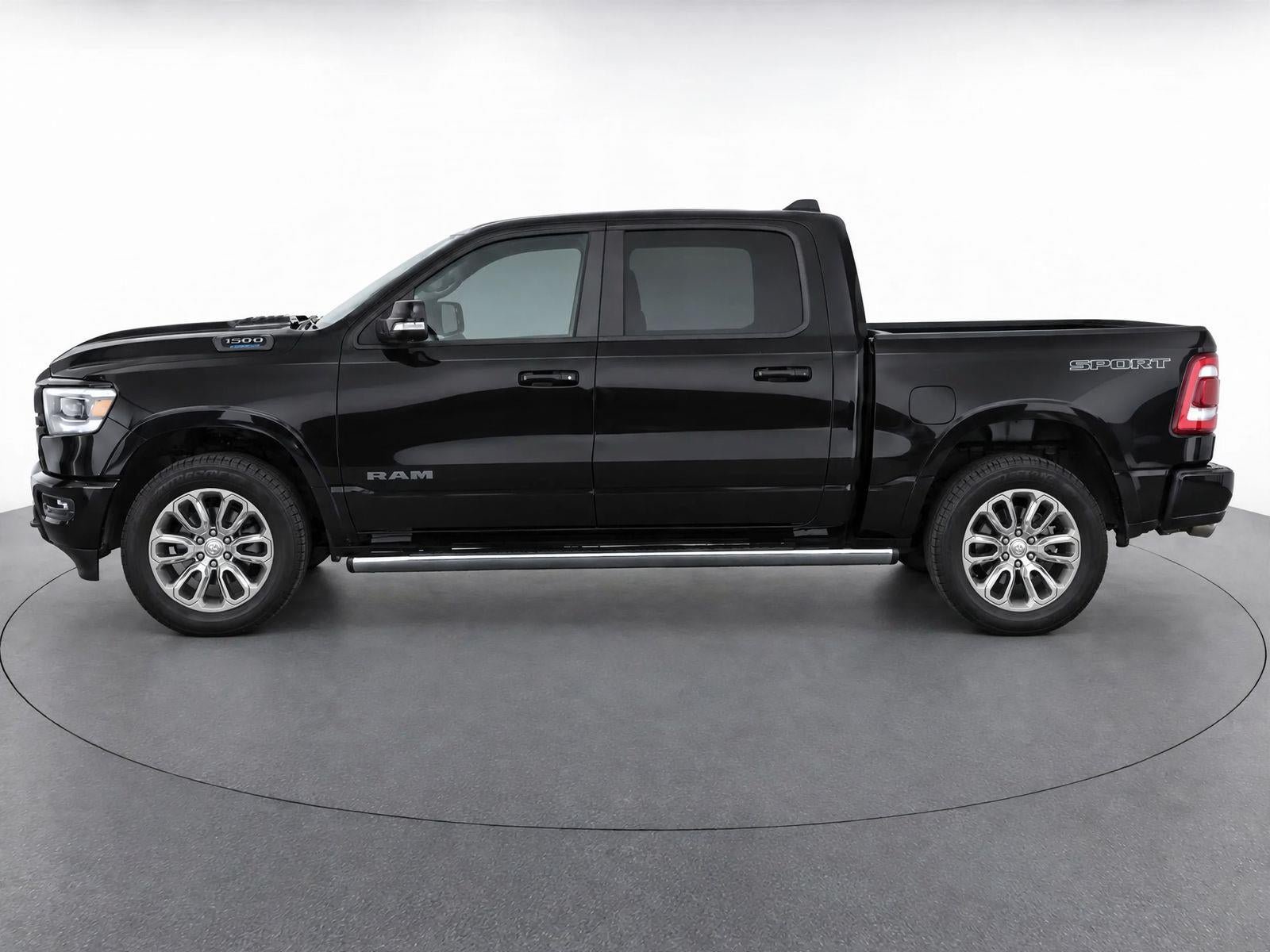 Used 2023 RAM 1500 Laramie AWD/4WD image 5