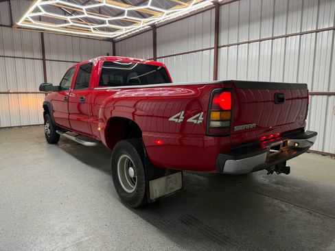 Used 2005 GMC Sierra 3500 SLT w/ Heavy-Duty Power Package AWD/4WD image 4