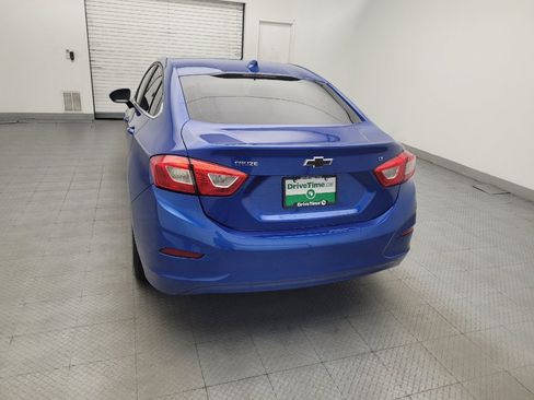 Used 2018 Chevrolet Cruze LT w/ Sun And Sound Package FWD image 6