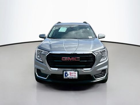Used 2024 GMC Terrain SLE w/ Driver Convenience Package FWD image 2