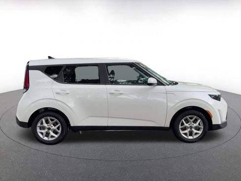 Used 2025 Kia Soul LX w/ LX Technology Package image 17