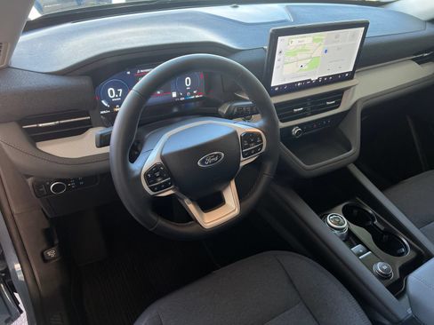 Used 2026 Ford Explorer Active AWD/4WD image 11