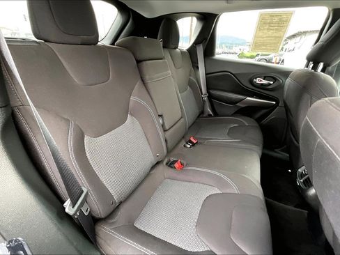 Certified 2019 Jeep Cherokee Latitude w/ Popular Appearance Group image 26