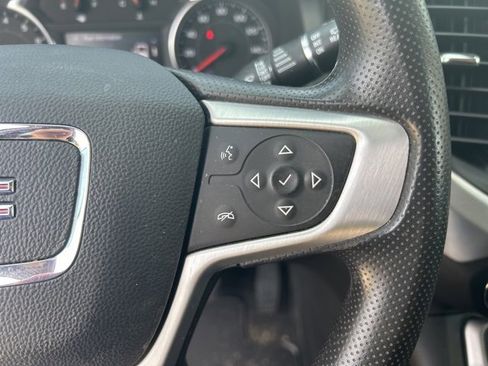 Used 2023 GMC Acadia SLE image 21