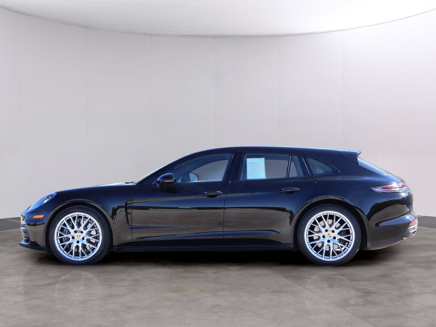 Used 2018 Porsche Panamera 4 AWD/4WD image 2