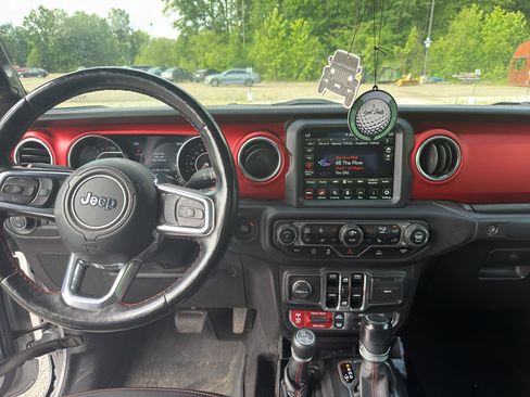 Used 2021 Jeep Gladiator Rubicon AWD/4WD image 9
