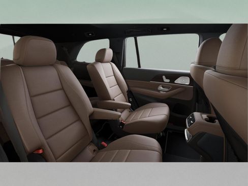 Used 2026 Mercedes-Benz GLS 450 4MATIC image 42