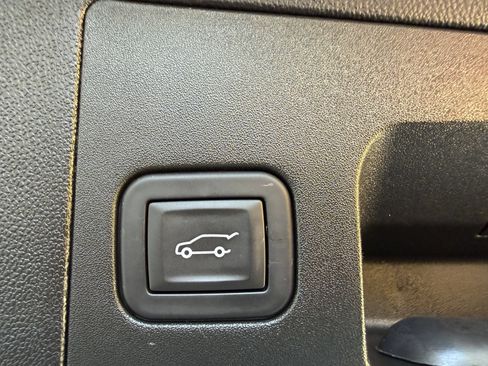 Used 2025 Cadillac XT5 Premium Luxury AWD/4WD image 20