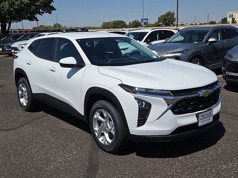 New 2026 Chevrolet Trax LS w/ LS Convenience Package FWD image 5
