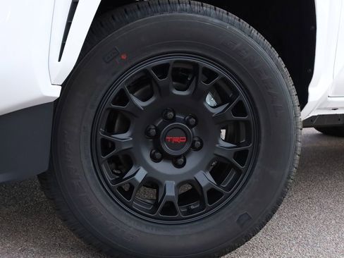 New 2025 Toyota Tacoma SR5 image 4