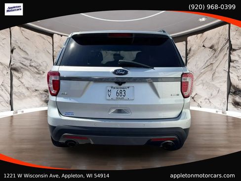 Used 2017 Ford Explorer XLT w/ Equipment Group 202A image 4