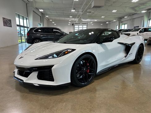 Used 2026 Chevrolet Corvette Z06 w/ Stealth Interior Trim Package RWD image 11
