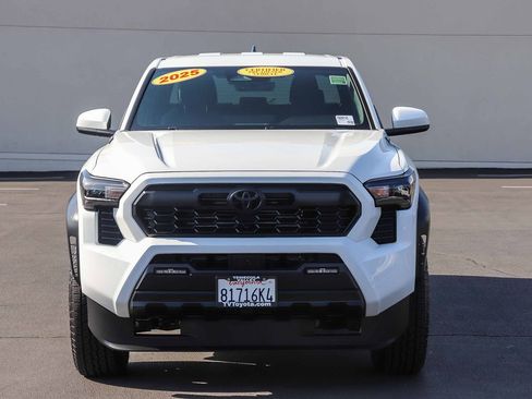 Certified 2025 Toyota Tacoma TRD Off-Road AWD/4WD image 2